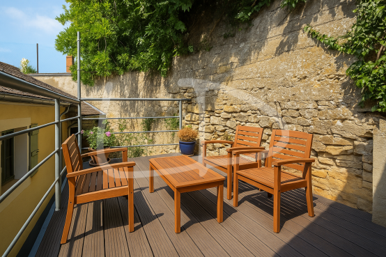 Terrasse avec salon de jardin.png